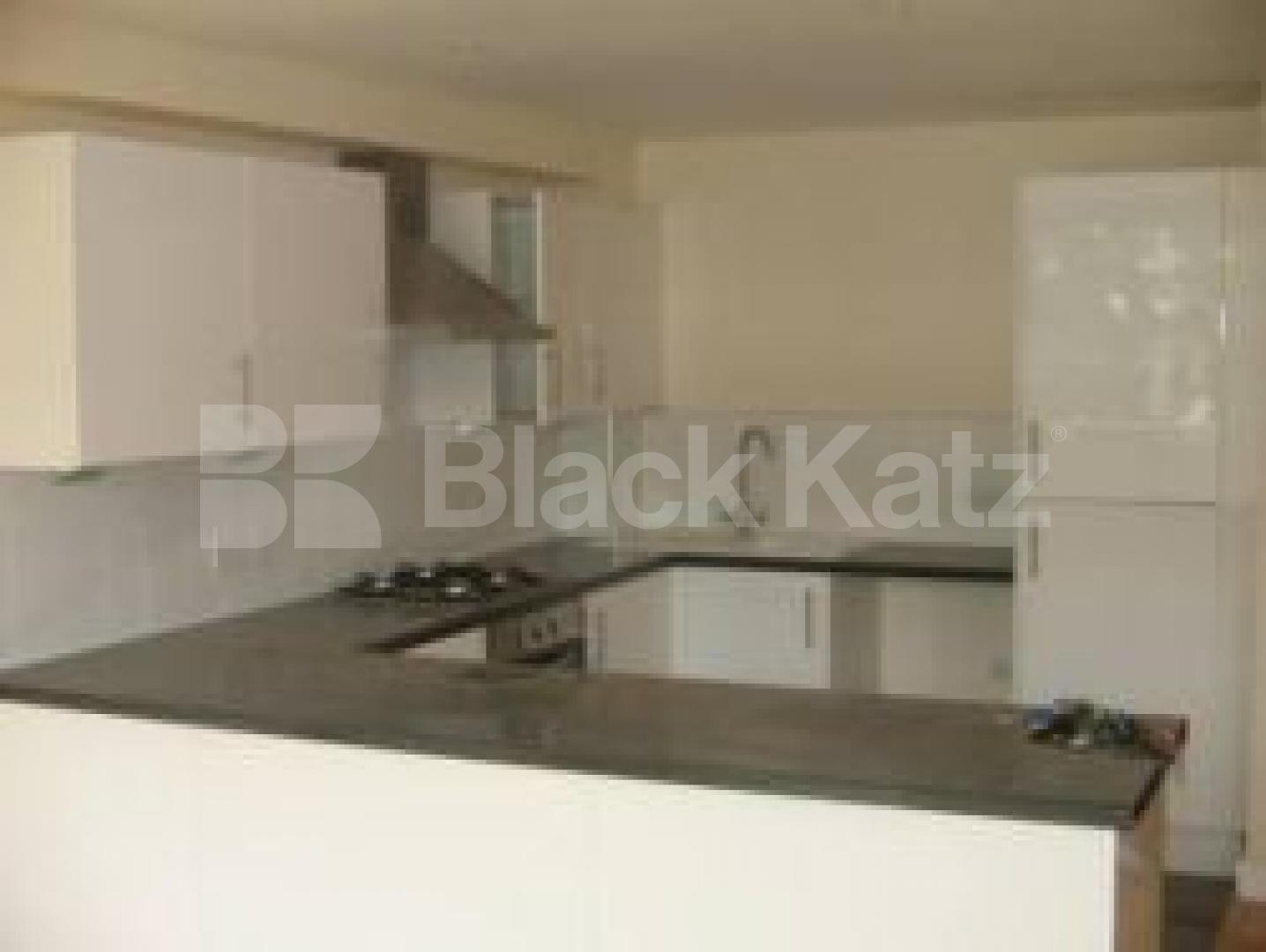 			NEW REFURB!!!, 2 Bedroom, 1 bath, 1 reception Flat			 Palace Road x3, BOUNDS GREEN N11